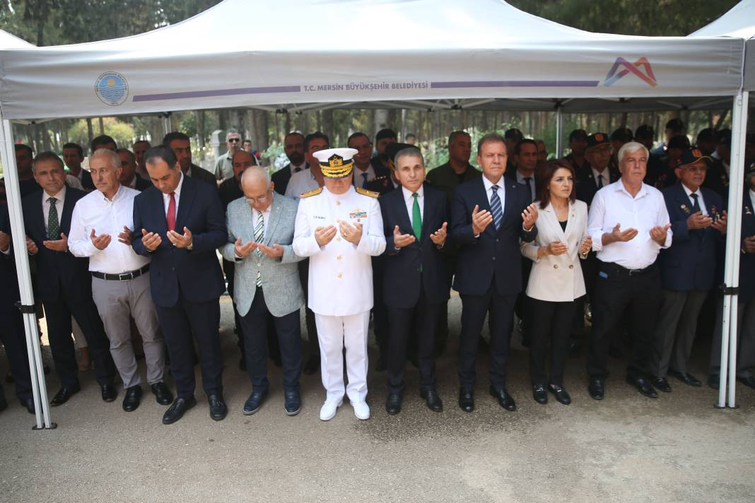 Bayram arifesinde şehitliklerde hüzün: Kahramanlara koştular - Resim: 3